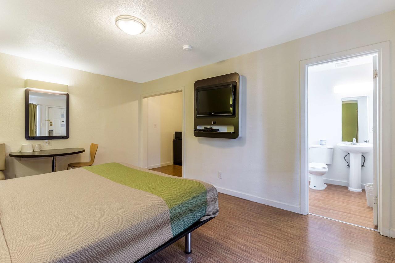 Motel 6 San Rafael Exterior photo